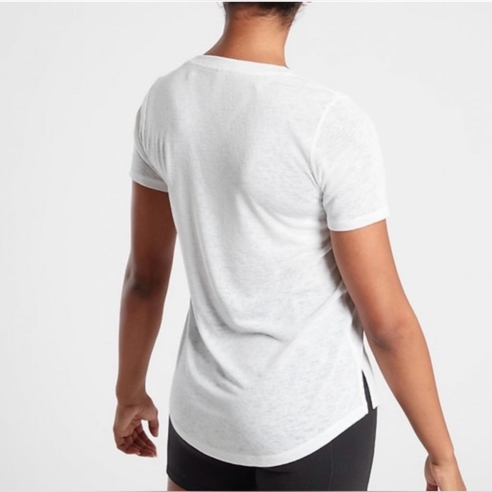 NWT Athleta White Scoop V-Neck‎ Short Sleeve Breezy Tee Top XL - Picture 3 of 8